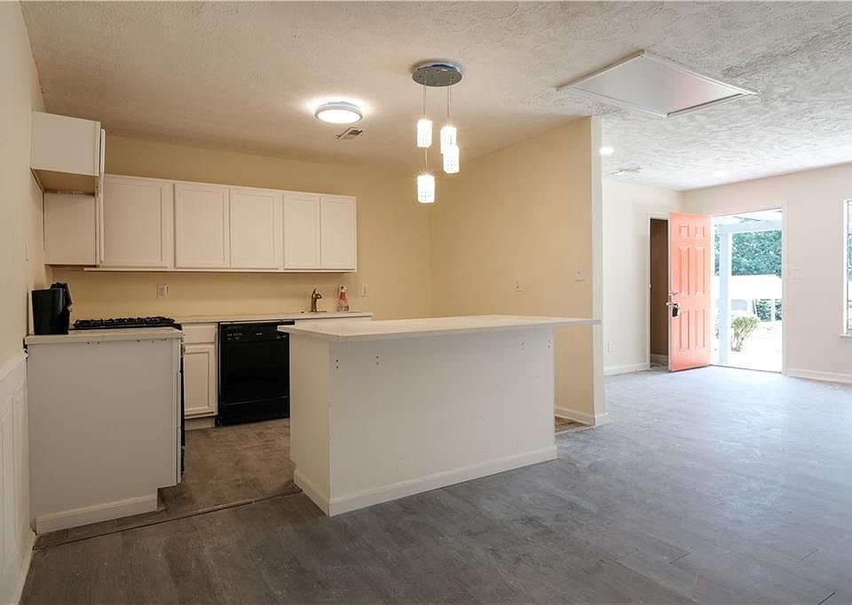 1st image of 85 Delmoor Dr NW