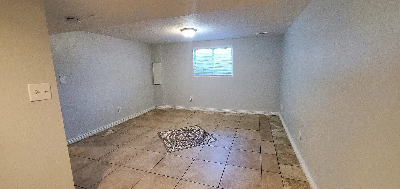 5295 S 1760 W - B — Photo 3