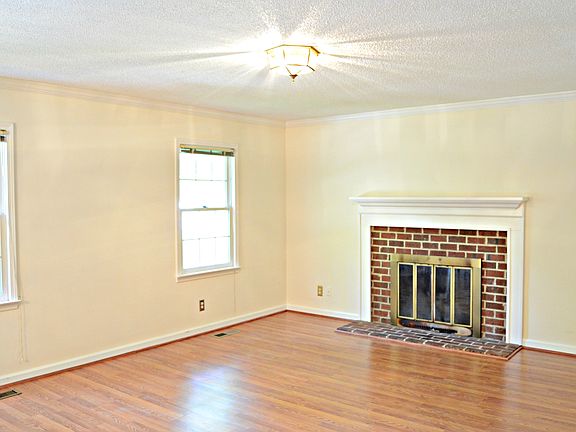 4th image of 1028 Chockecherry Ln