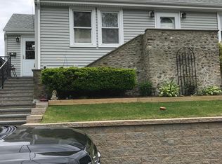 22 Gifford St, Swansea, MA 02777