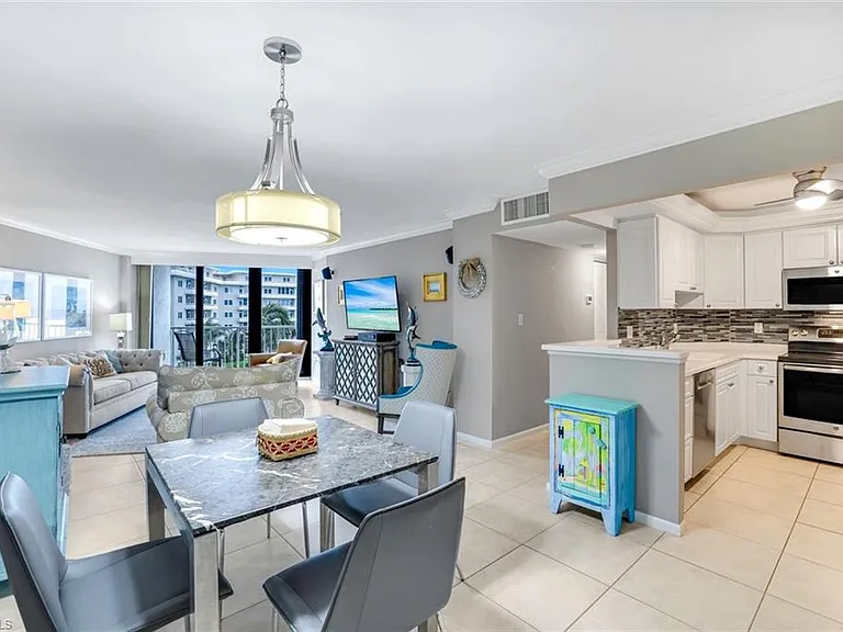 260 Seaview Ct #407 — Photo 9