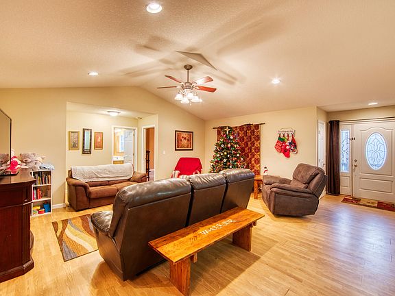 3rd image of 1336 Pilgrim Dr