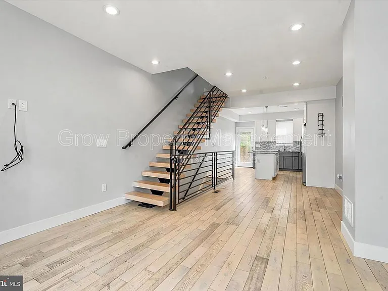 1730 Ingersoll St — Photo 2