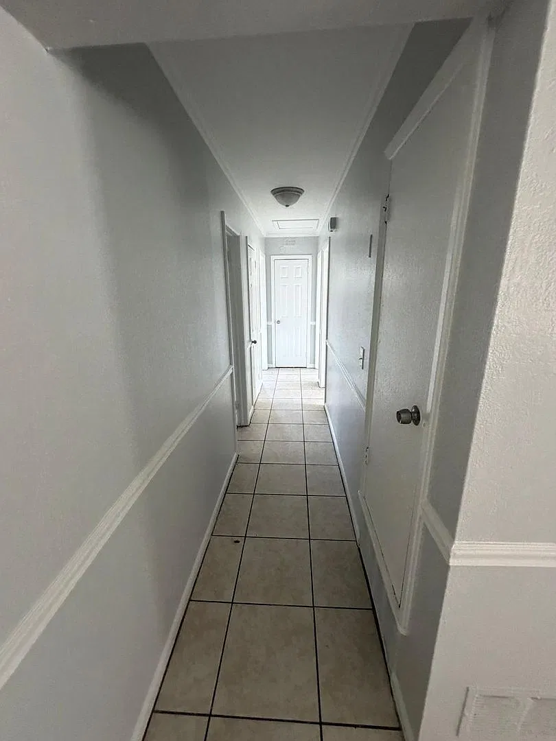 West side Beauty! 3 Bedrooms 2 Bathroom — Photo 2