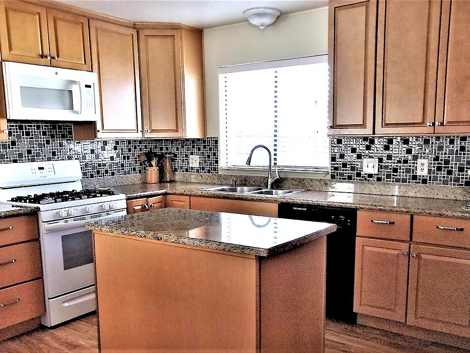 2nd image of 1824 Strasbourg Ln #90