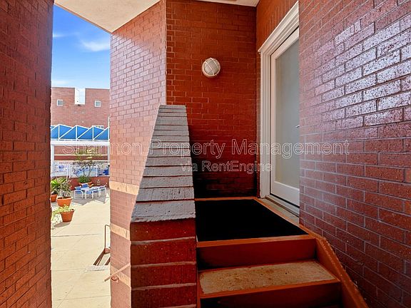3rd image of 4004 Montrose Blvd APT 43C
