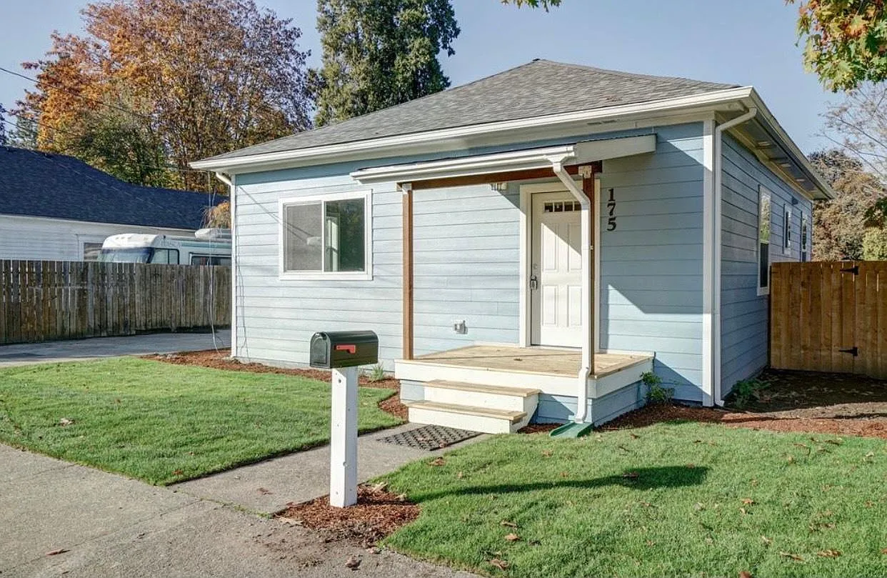 3 bed, 1338 sqft, $2,200 — Photo 1