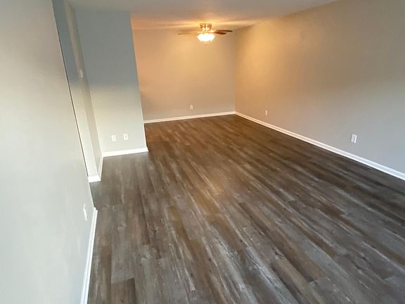 4th image of 4063 Albatross St #15