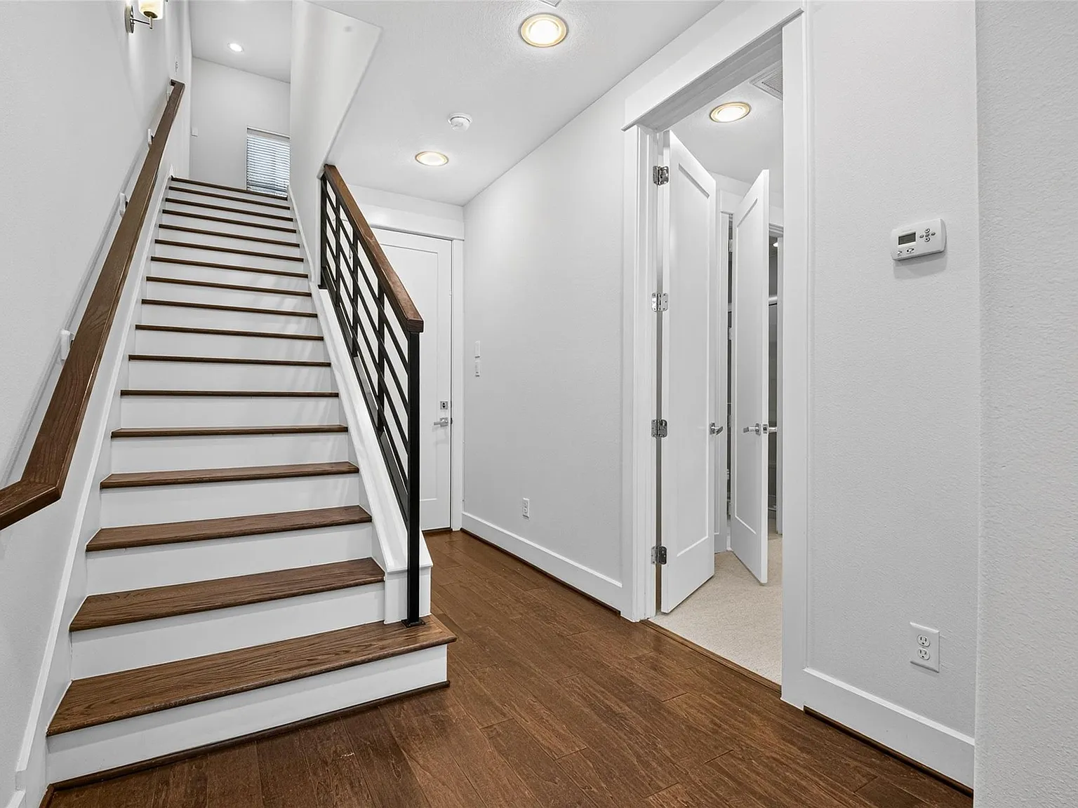 3 bed, 3.5 bath, 1889 sqft, $2,700 — Photo 4