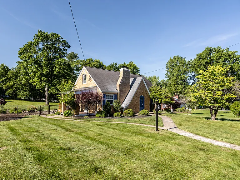257 Moreland Rd — Photo 2