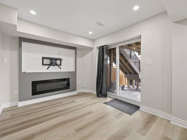 63 Janes Cres #BASEMENT — Photo 7