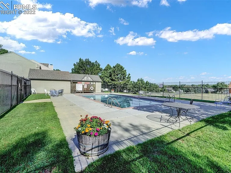 3467 Queen Anne Way — Photo 36