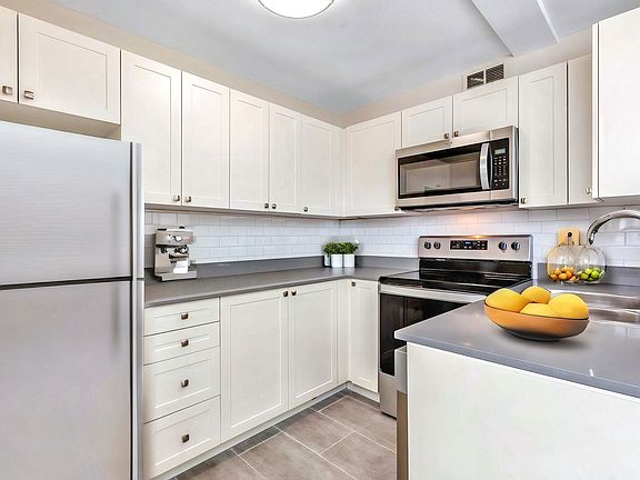 4th image of 315 Holmwood Ave #2-Bedroom