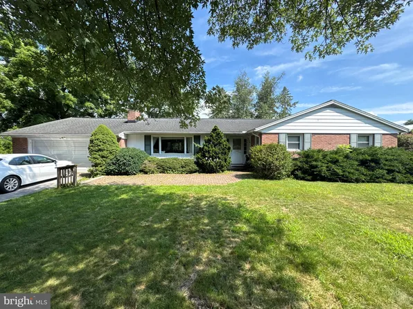 296 Overhill Dr, Chambersburg, PA 17202