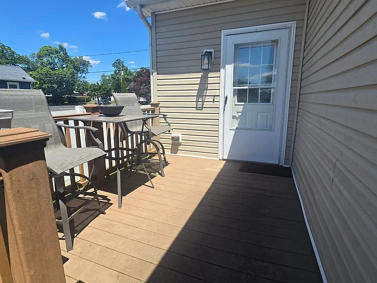 402 Gloucester Ave — Photo 20