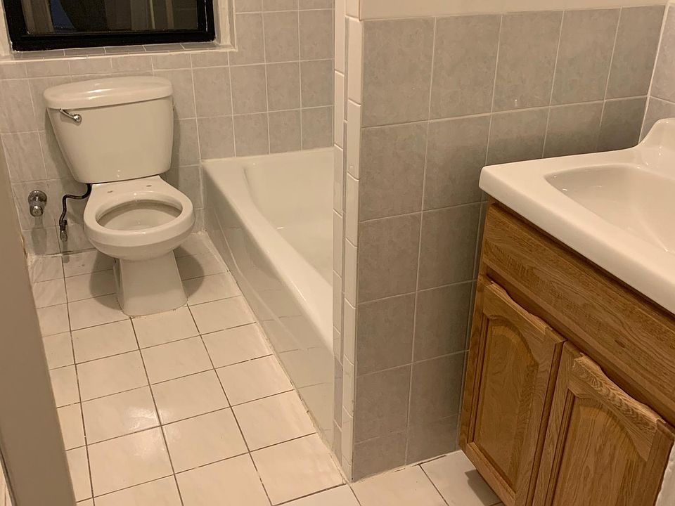 2nd image of 50 W 174th St