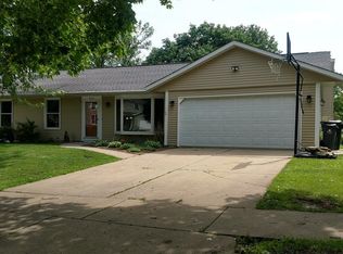 6844 Kent Dr NE, Cedar Rapids, IA 52402