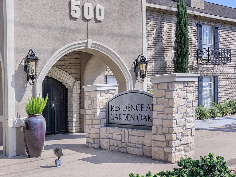 Residence at Garden Oaks — Photo 8