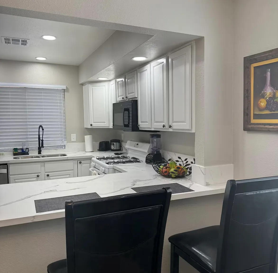 4 bed, 2000 sqft, $2,555 — Photo 4