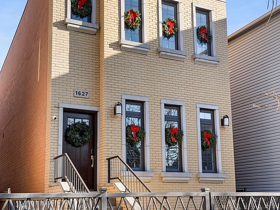 3rd image of 1627 N Artesian Ave