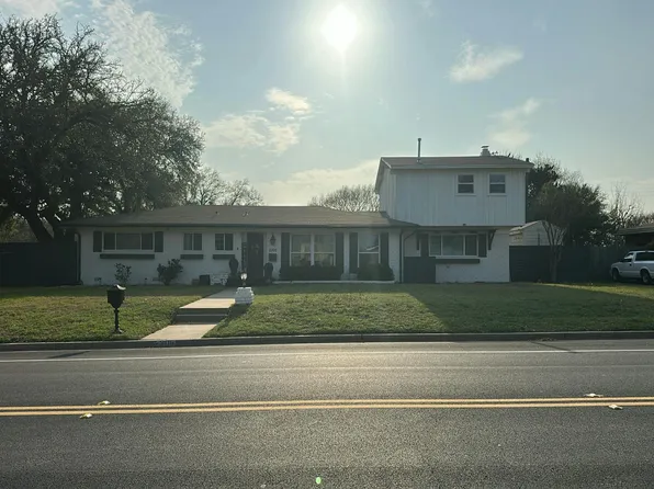 2300 Mount Carmel Dr, Waco, TX 76710