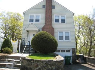 2 Wellington Pl #1F, Greenwich, CT 06830