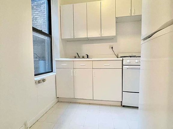 3rd image of 312 E 93rd St #6AA