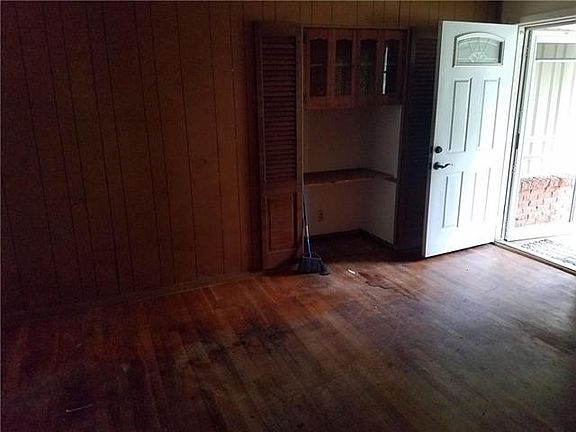2nd image of 196 Yale Ave