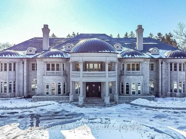 8 High Point Rd, Toronto, ON M3B 2A4