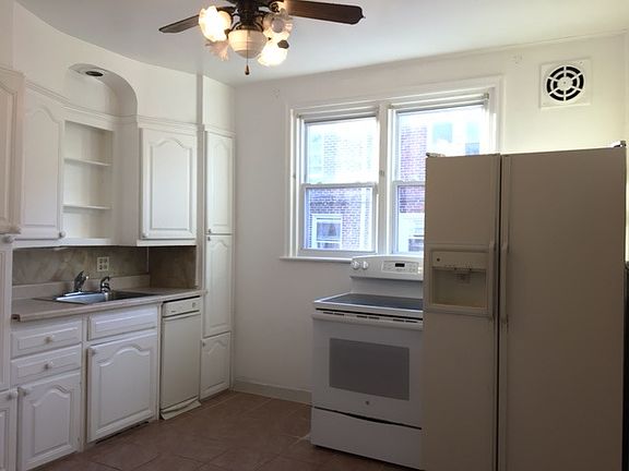 3rd image of 6638 Lynford St