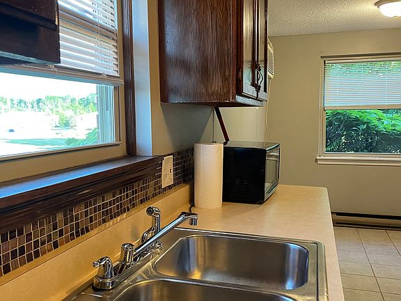 3rd image of 2727 Alder Creek Dr N APT 4
