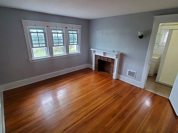 3rd image of 139 Marjorie Dr Floor 2