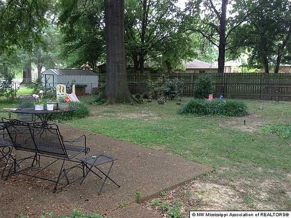 4th image of 8375 Chesterfield Dr