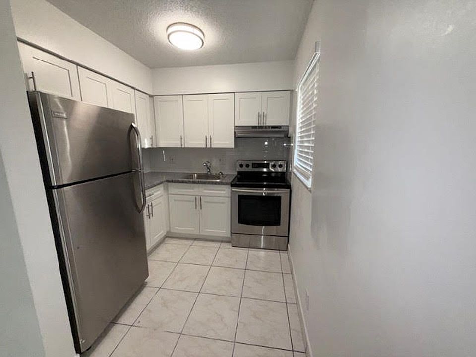 1st image of 497 NW 40th Ct APT 3