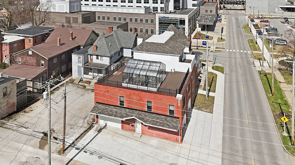 Building Photo - 801 W Berry St #D