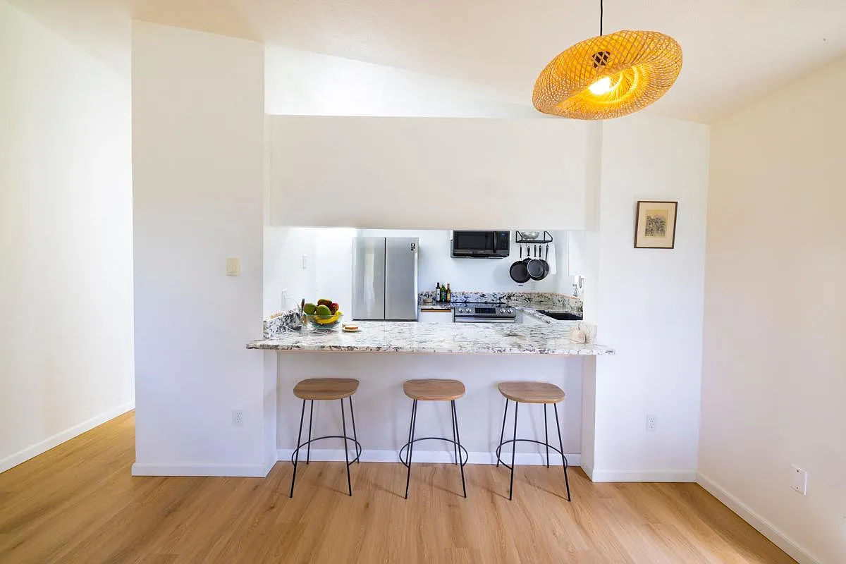 3 bed, 1.5 bath, 1458 sqft, $2,350 — Photo 3