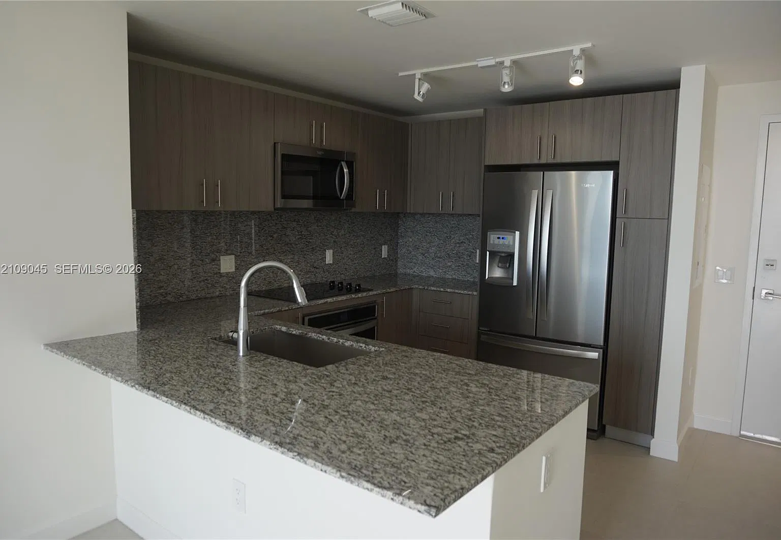 5350 Park Condo — Photo 2