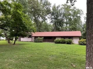 711 S Main St, Woodlawn, IL 62898