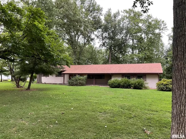 711 S Main St, Woodlawn, IL 62898