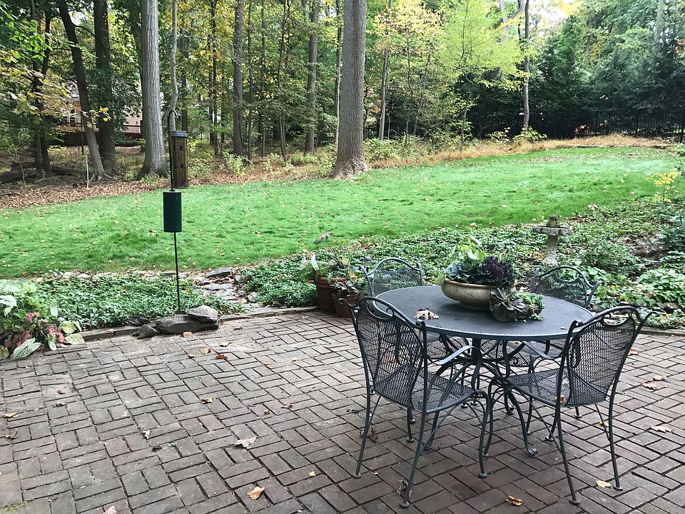 2nd image of 563 Tanglewood Ln