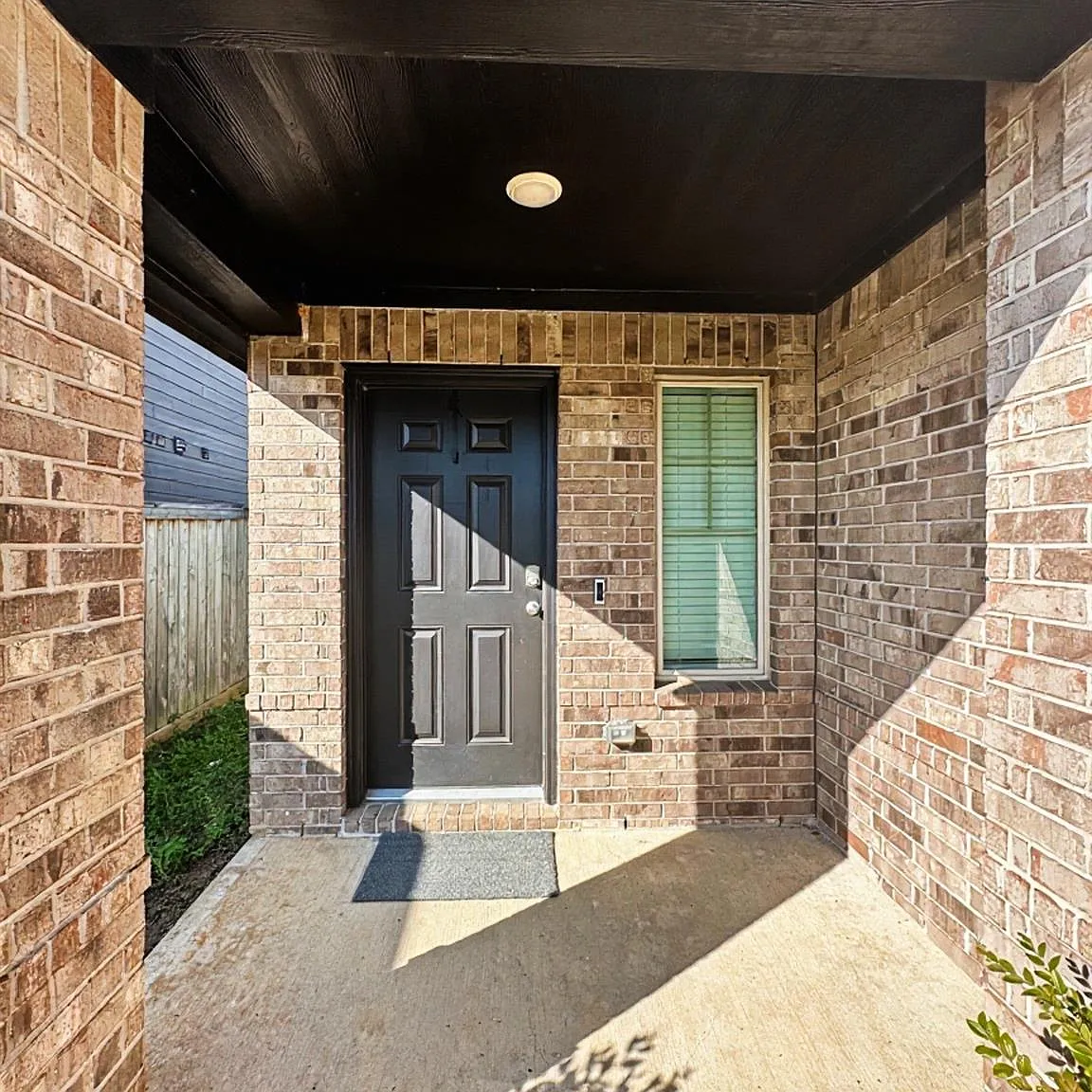 3 bed, 2.0 bath, 1640 sqft, $2,085 — Photo 4