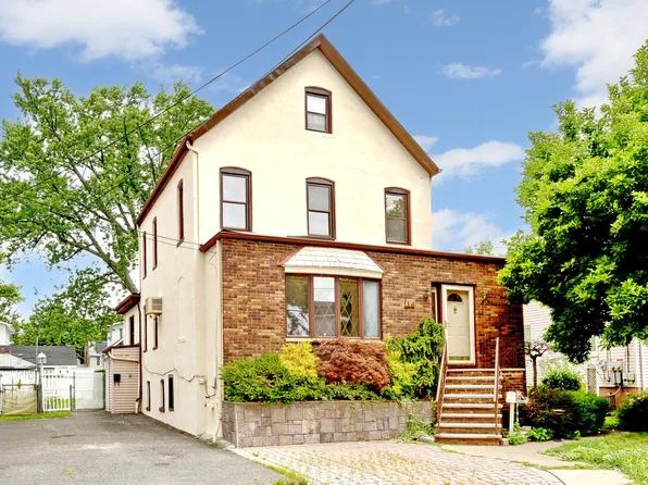 44 Grove St, Little Ferry, NJ 07643