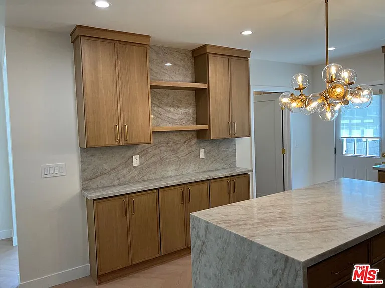 13338 Magnolia Blvd — Photo 21