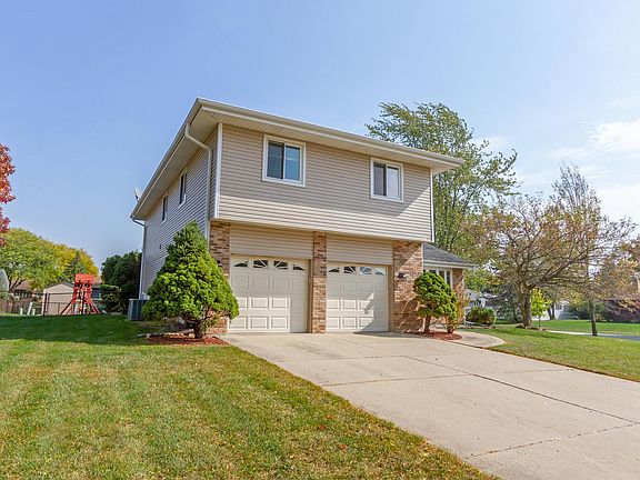 2nd image of 133 S Knollwood Dr