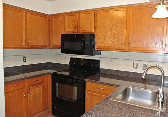 3rd image of 7441 N Kingston Ct