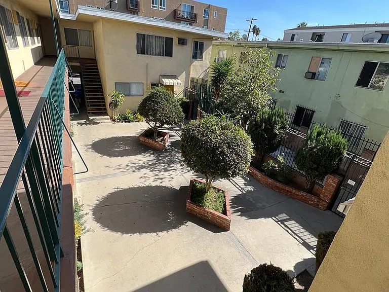 1400 S Gramercy Pl — Photo 8