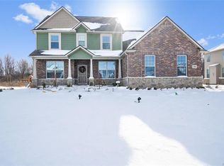 584 Wynstone Cir S, Oakland, MI 48363