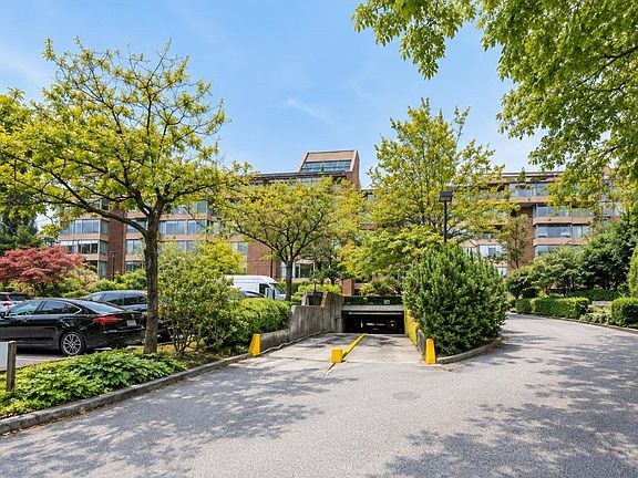 2nd image of 2101 McMullen Ave #513