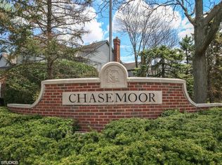 77 Trent Ct, Burr Ridge, IL 60527