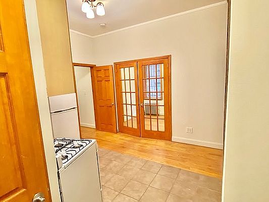 3rd image of 41 E 7th St APT 1
